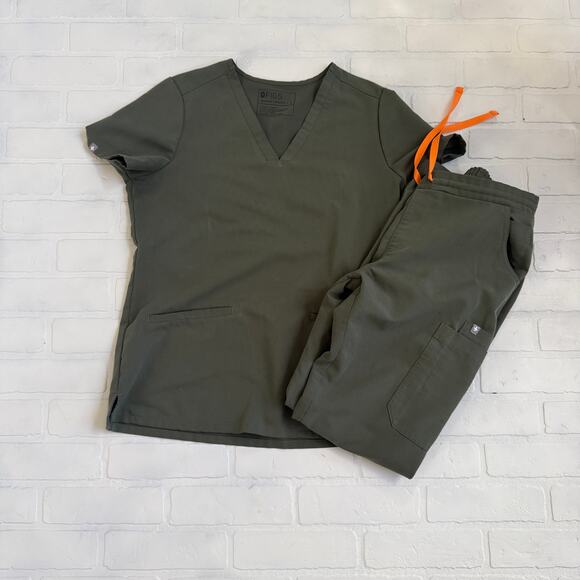 FIGS Technical Collection Women's Olive Green Top and Pants Set Multipocket sz S - Picture 1 of 11